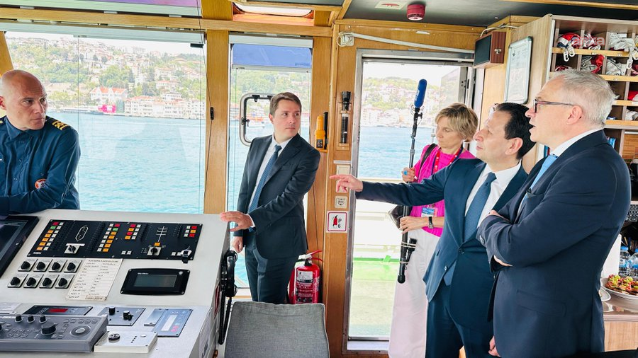 Belçika Flandre Bölgesel Hükümeti Başkanı Diependaele, KURTARMA-9 römorkörüne teknik gezi gerçekleştirdi