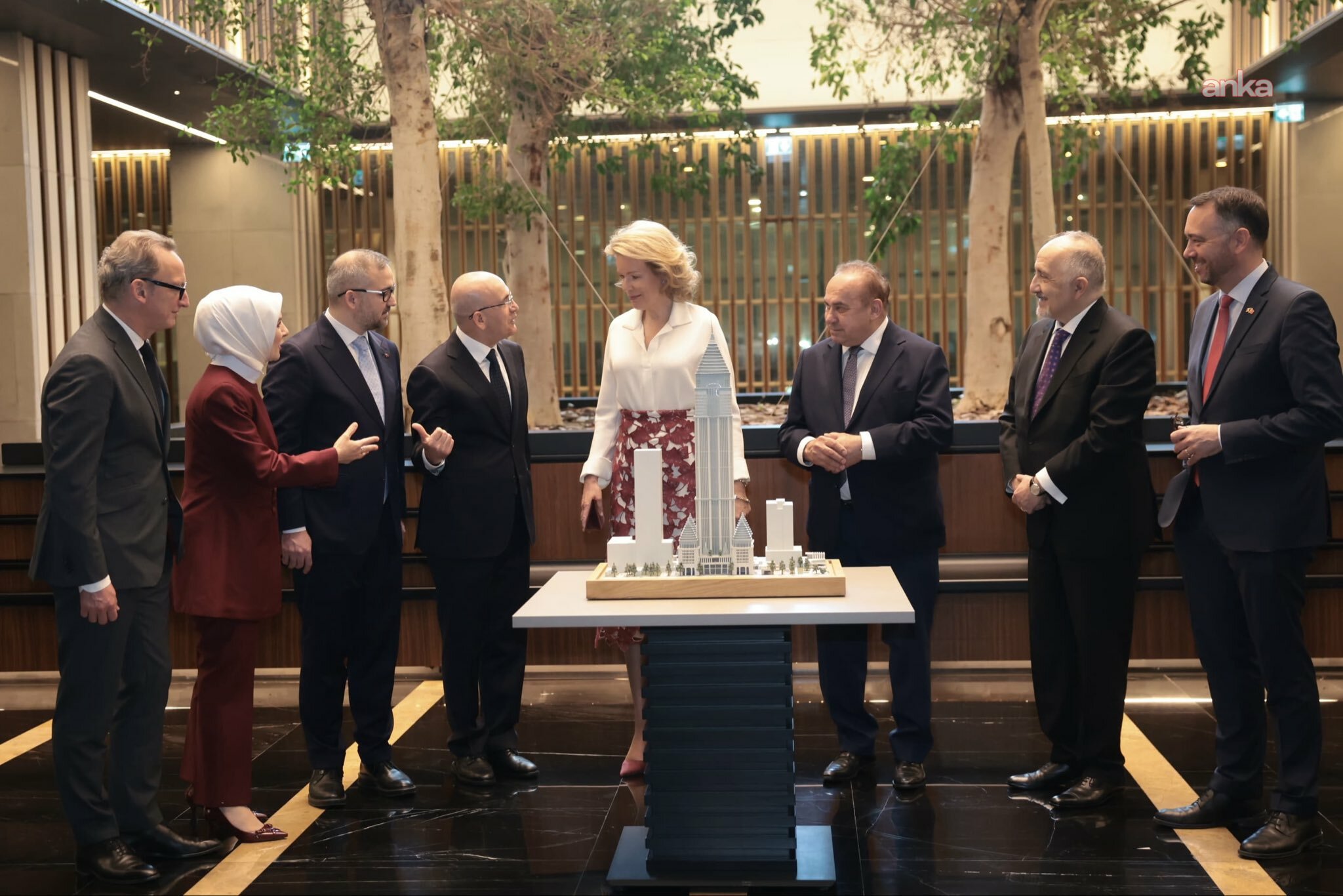 Belçika Kraliçesi Mathilde, Bakan Göktaş ve Bakan Şimşek ile bir araya geldi