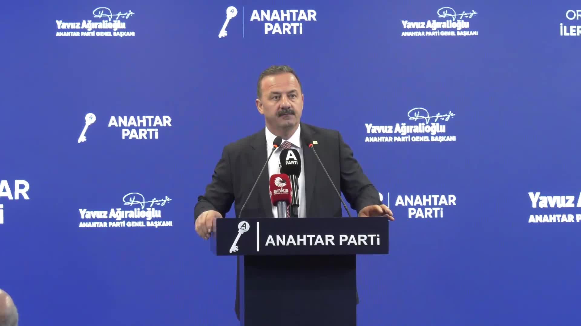 Ağıralioğlu: "Devlet Bey ile Tayyip Bey bir araya geldikten sonra, Türk toplumunun kimin kiminle bir araya geleceğine dair şaşırma hakkı kalmamıştır"
