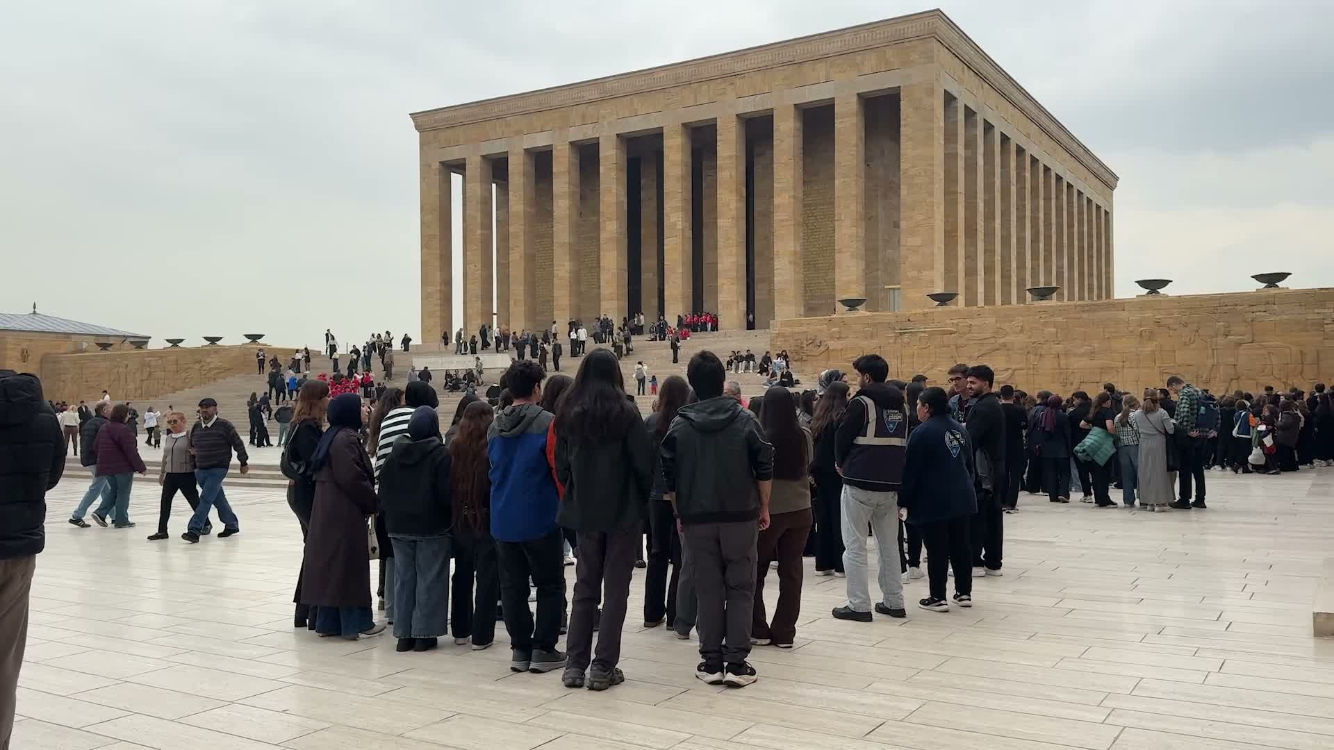 Beyoğlu’ndan yüzlerce genç Cumhuriyet’in izini Ankara’da sürdü