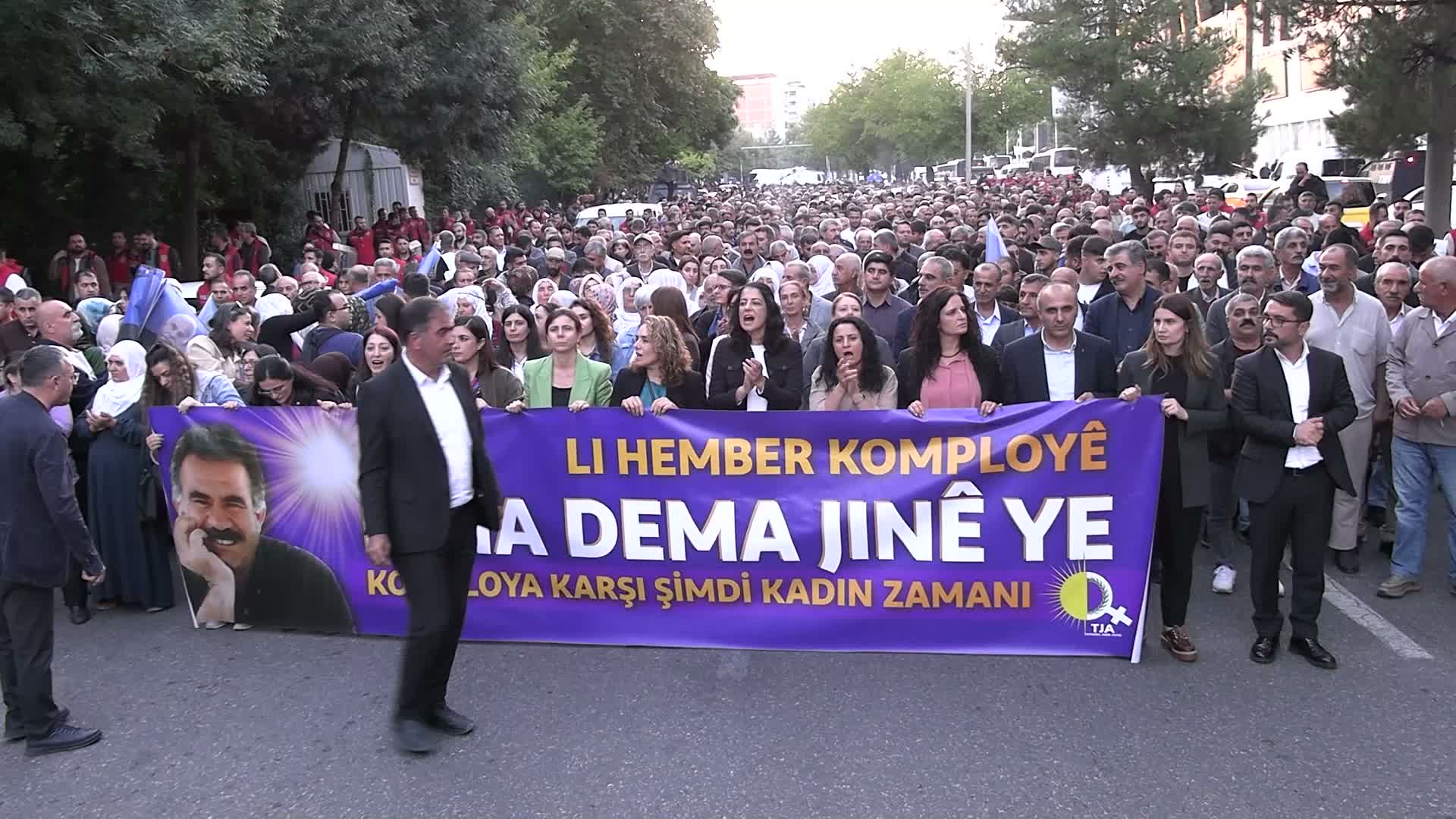 Öcalan’ın Suriye’den çıkarılışının yıl dönümü Diyarbakır’da protesto edildi