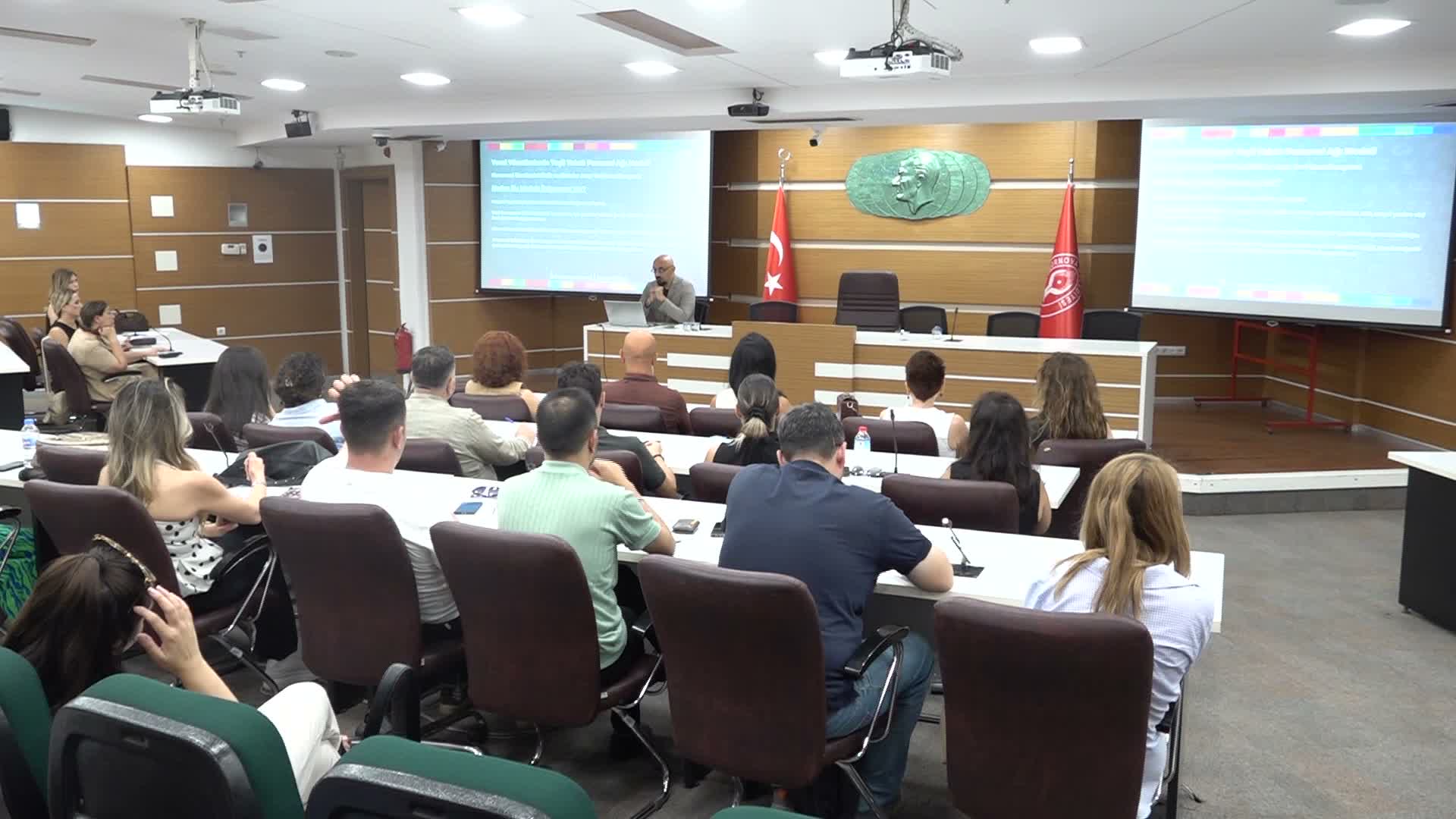 Bornova'da "Yeşil Yakalı Yürütücü Personel Eğitim Programı" başladı