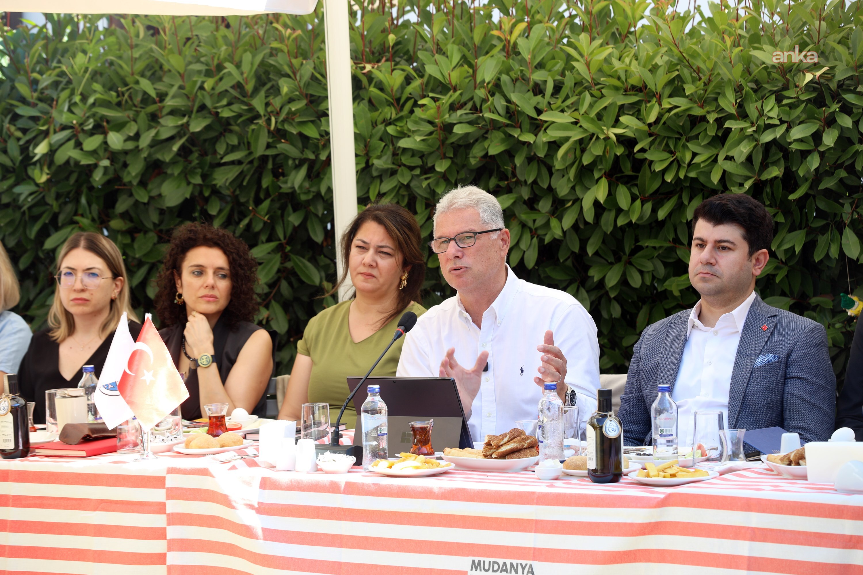 Mudanya Belediye Başkanı Dalgıç, mahalle muhtarlarıyla bir araya geldi