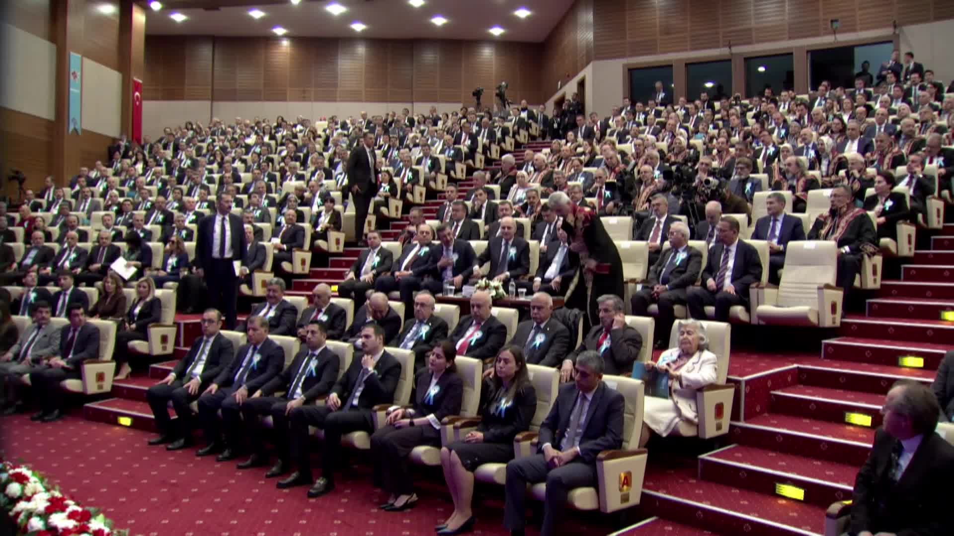 Cumhurbaşkanı Erdoğan: "Yeni sivil anayasa, demokrasimizi aşağıdan yukarıya doğru inşa etmenin imkanıyla önümüzde duruyor"