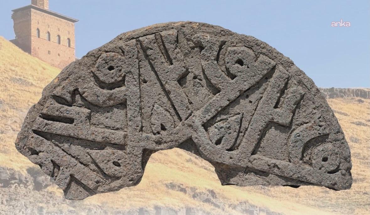 Selçuklu dönemine ait, 6 kez Hz. Muhammed ismi geçen taş bulundu