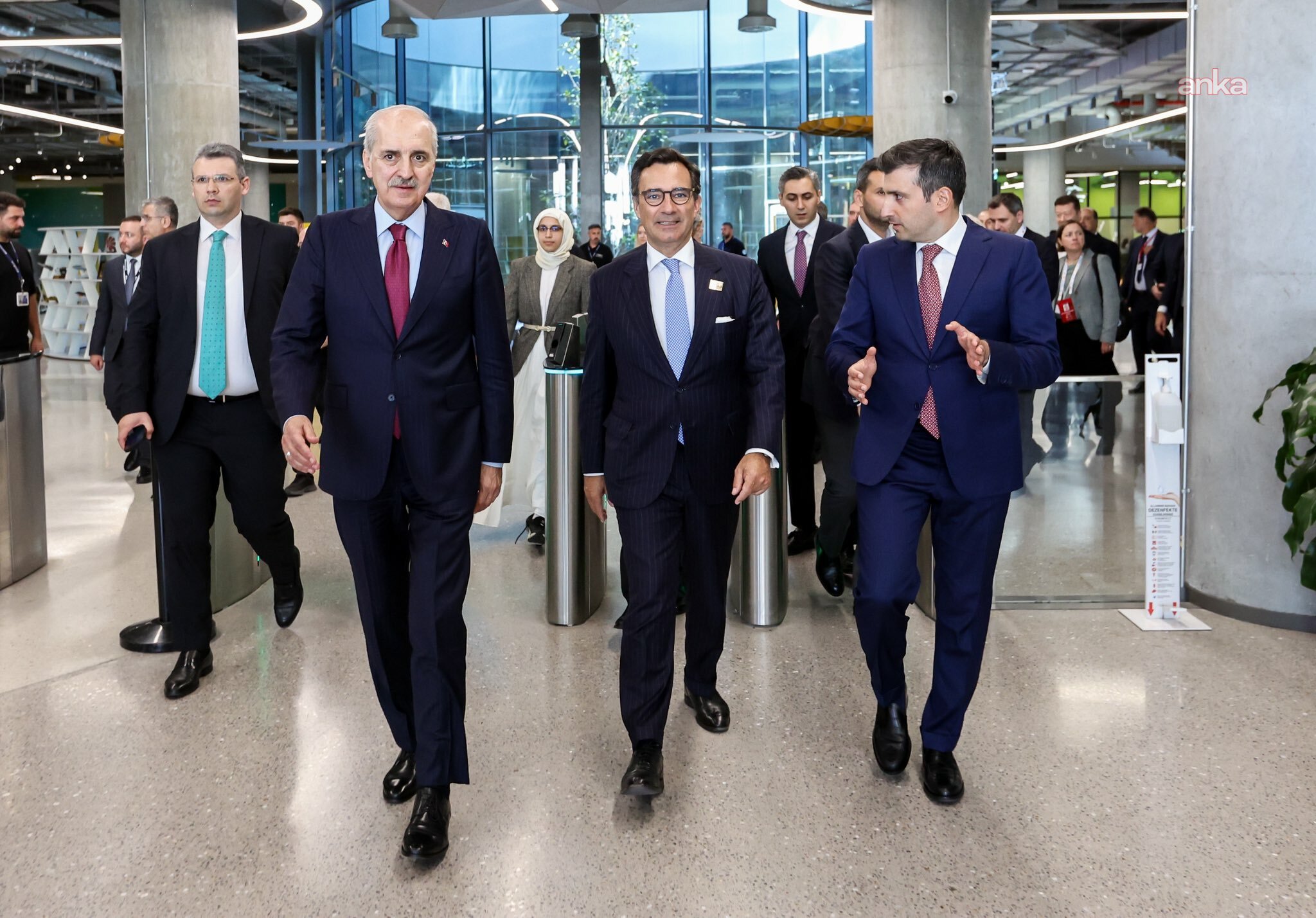 NATO Parlamenter Zirvesi’ne katılan meclis başkanlarından Baykar Milli Teknoloji Merkezi’ne saha ziyareti