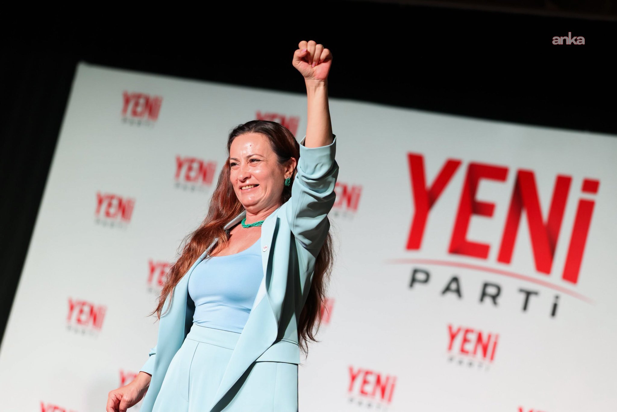 YENİ Parti milletvekilleri ile Manisa Büyükşehir Belediye Başkanı Dutlulu'dan İlksen Özalper'in gözaltına alınmasına tepki