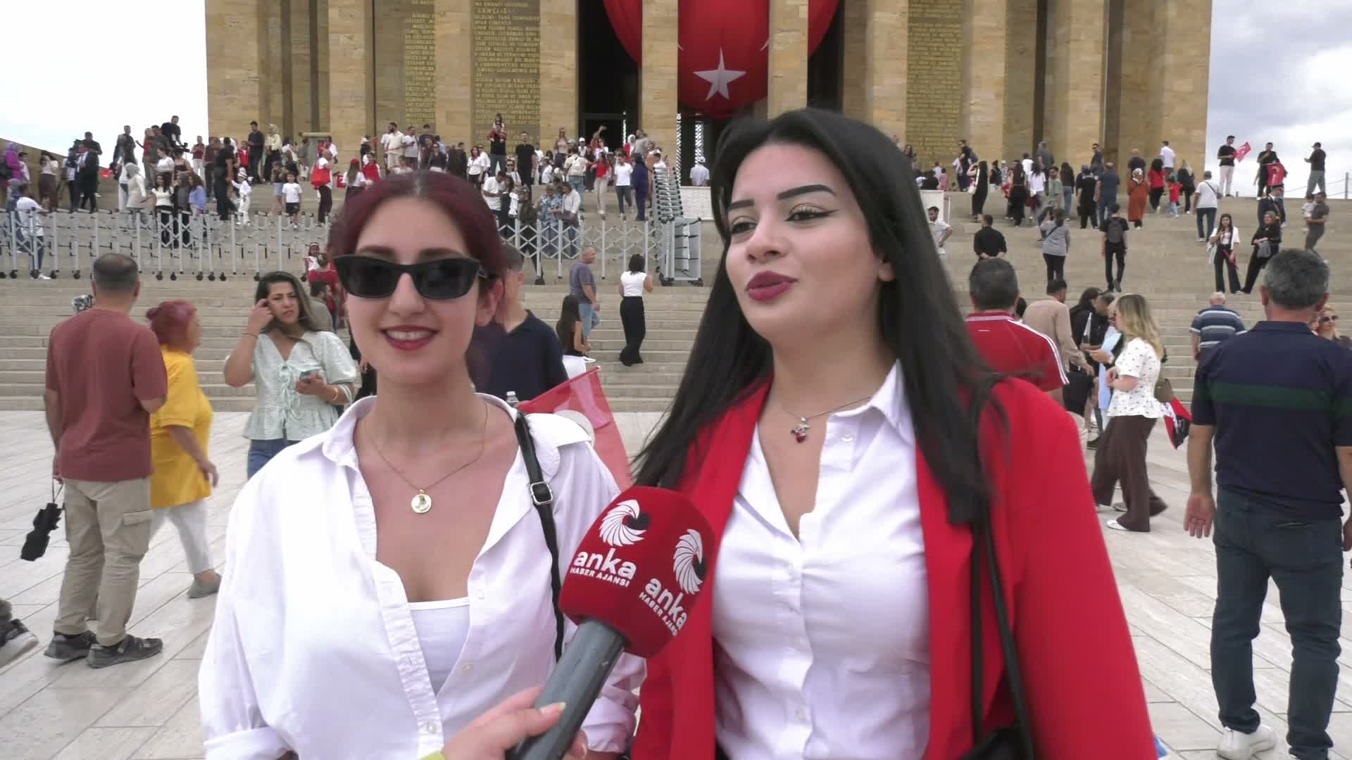 Yurttaşlar, Büyük Zafer'in 104'üncü yıl dönümünde Anıtkabir'e akın etti... "Yüzyıllar geçse unutulmuyor"