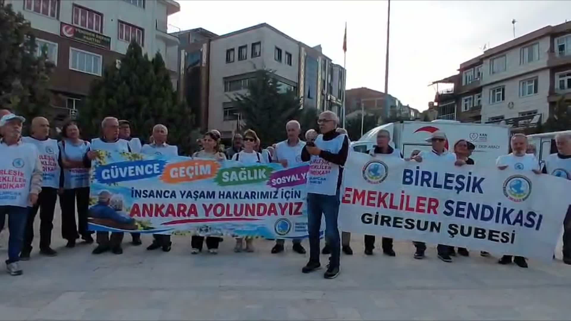 Emeklilerin Ankara yürüyüşü Amasya’ya ulaştı