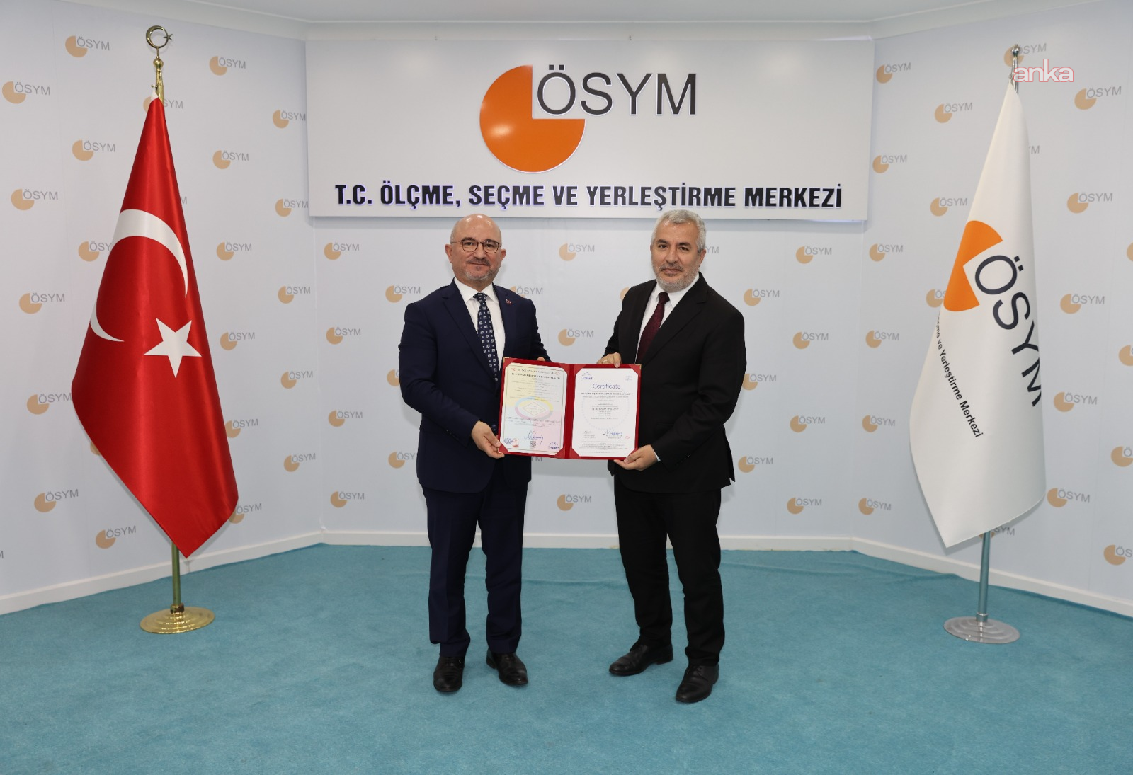ÖSYM, TSE'nin güvenlik denetiminden geçti... TSE Başkanı Şahin, yenilenen "Bilgi Güvenliği Sertifikası"nı ÖSYM Başkanı Ersoy'a sundu