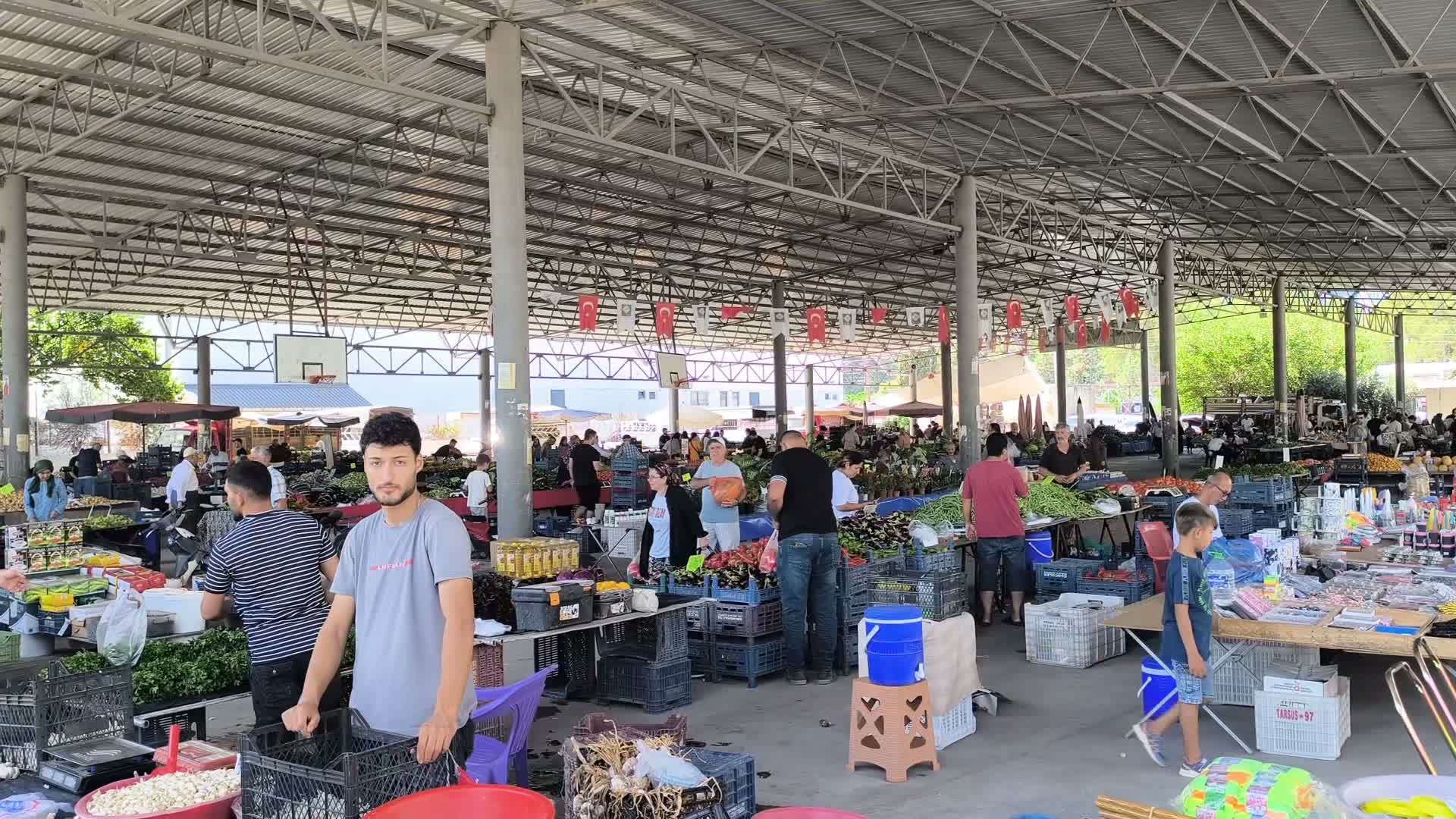 İYİ Parti Osmaniye İl Başkanı Kılıç'a dert yanan esnaf: "Ekonomi gitti, insanlar öldü, kefenleyip gömecek adam lazım"