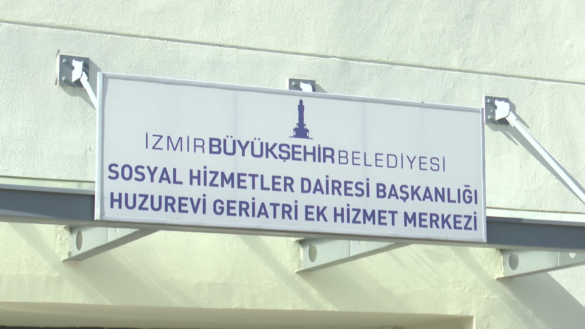İzmir’in çınarlarına “anne sıcaklığı”nda bakım