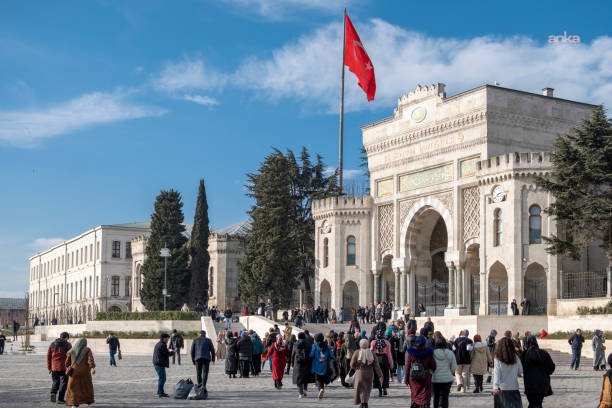 TÜİK: 2025'te lisans mezunlarında kayıtlı istihdam geriledi, en yüksek kazanç pilotaj bölümünde