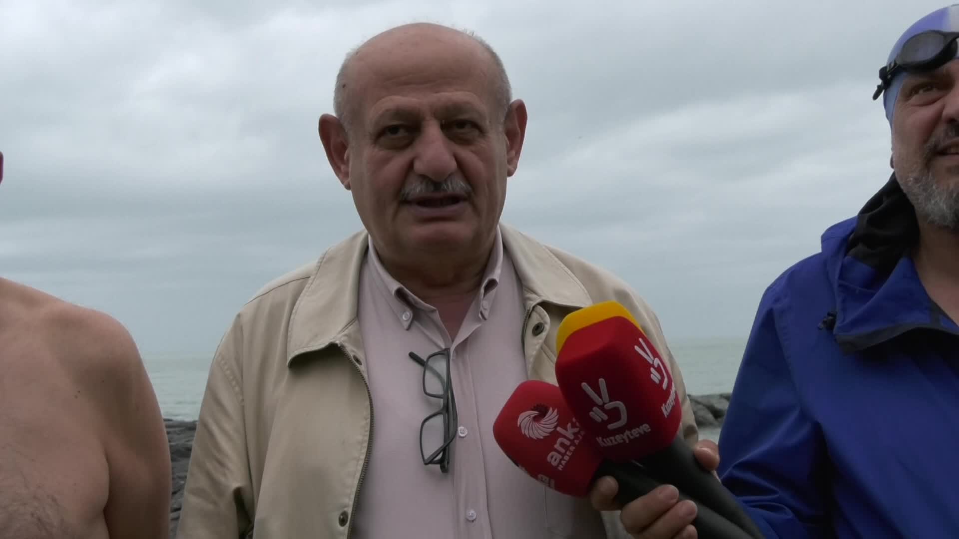 Rize’de 19 Mayıs geleneği: Karadeniz’de yüzme sezonunu açtılar