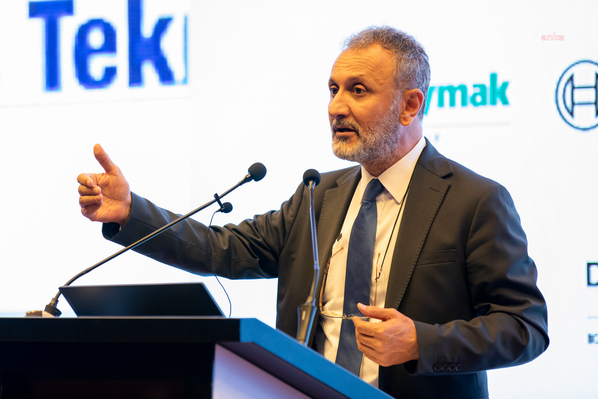 Eyüpsultan Belediyesi soruşturmasında Belediye Başkanı Özmen’in de arasında olduğu 28 kişi adliyeye getirildi