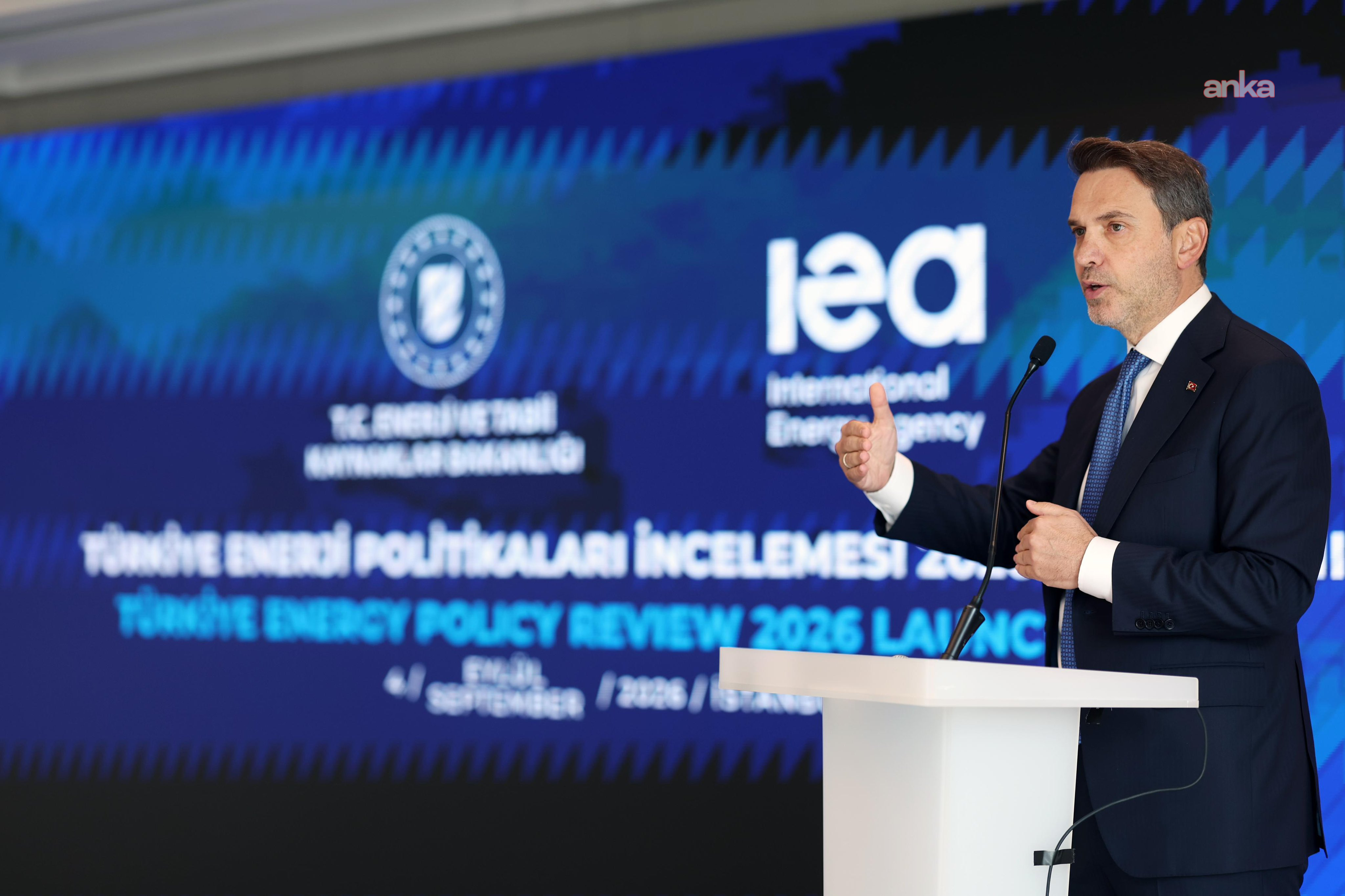 Bakan Bayraktar, IEA İcra Direktörü Birol ve sektör temsilcileriyle bir araya geldi