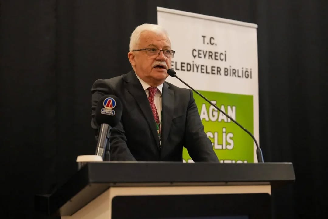 Burhaniye Belediye Başkanı Deveciler yeniden Çevreci Belediyeler Birliği Başkanlığına seçildi