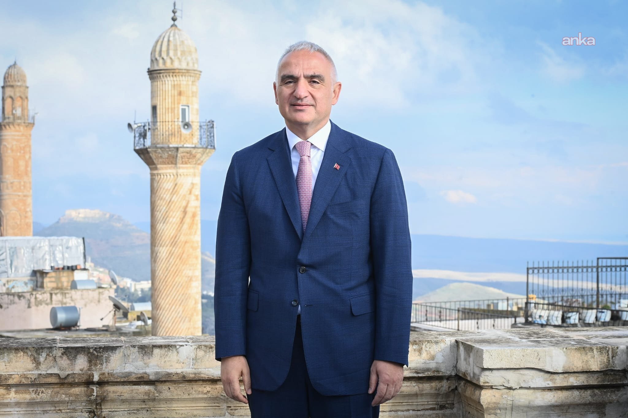 Depremde hasar gören iki cami daha yeniden ibadete açılıyor