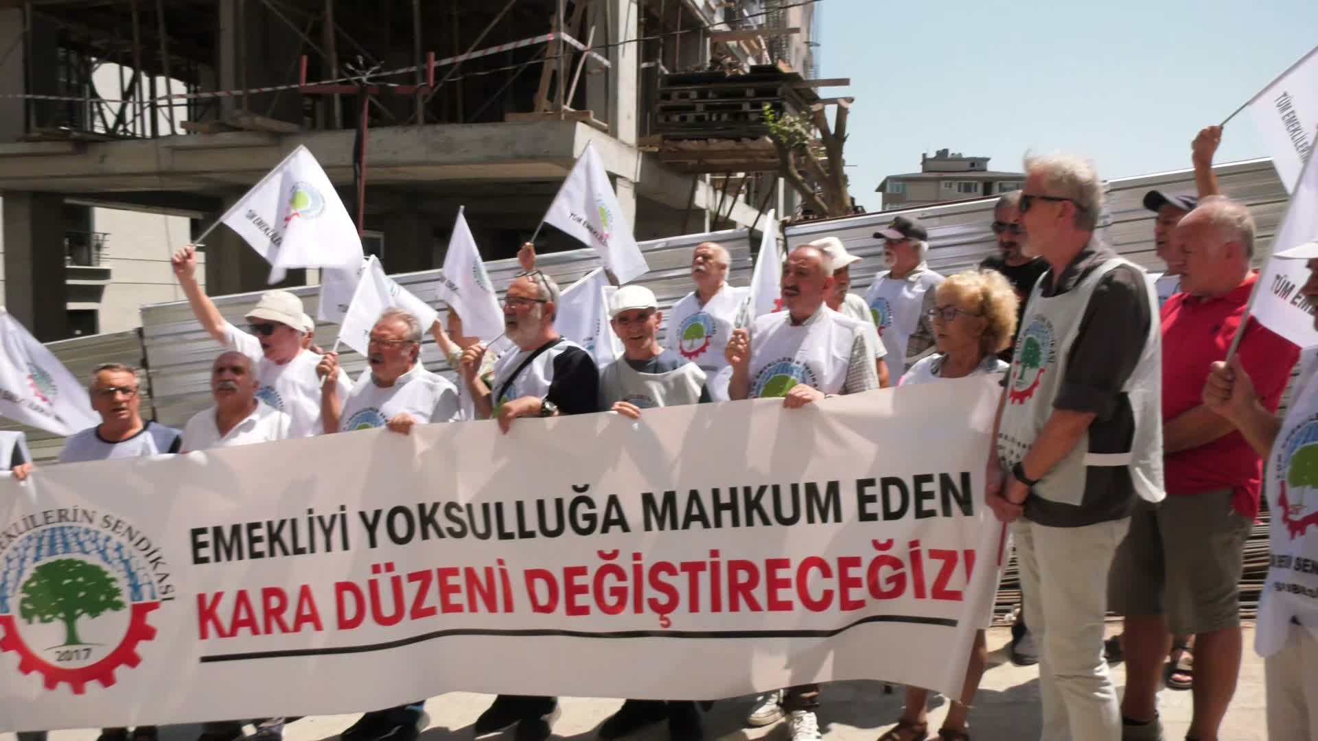 Emekliler, çalıştığı inşaattan düşerek ölen 71 yaşındaki Nurettin Muganlı için açıklama yaptı, iktidara seslendi: İnsanların 70'inden sonra ekmek parası için şantiyelerde çalışmasını normalleştiremezsiniz
