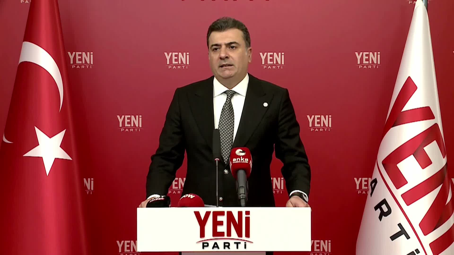 Zeynel Emre: Türkiye adına endişe duymalıyız. Siyaset kurumuna topyekün saldırılıyor