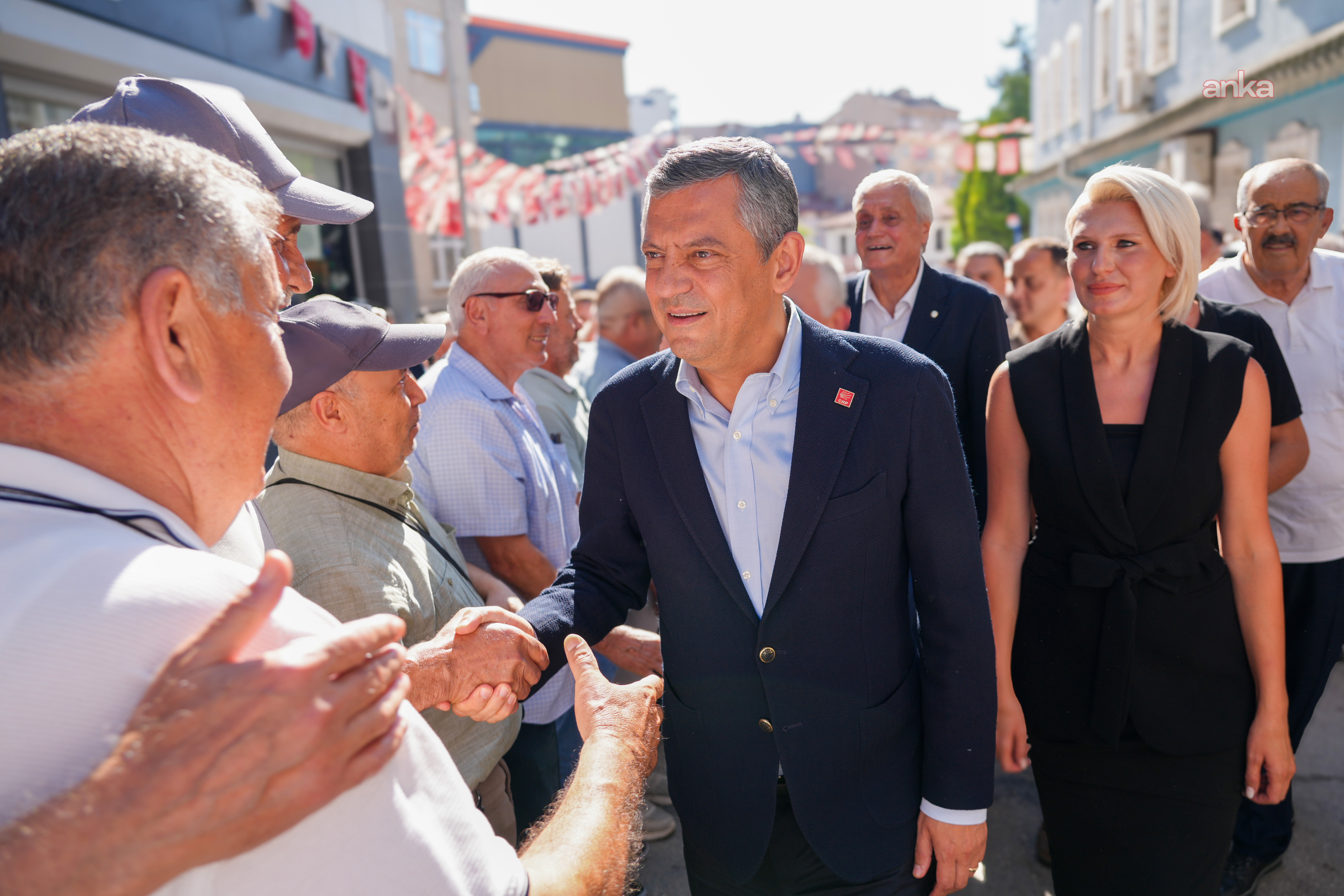 Özgür Özel Bilecik’te vatandaşlarla bir araya geldi