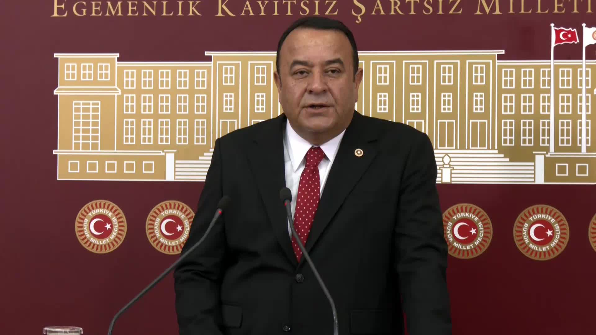 Ankara Milletvekili Adnan Beker, CHP'den istifa etti