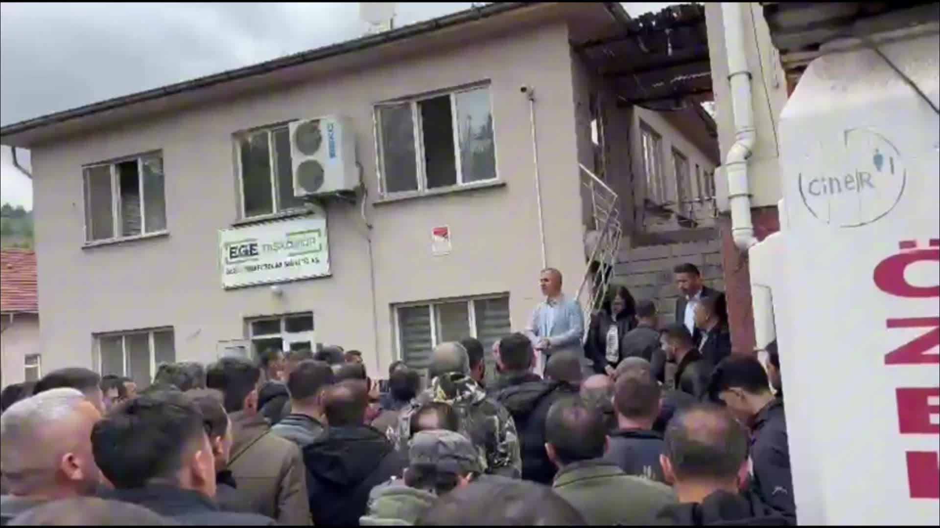 GMİS'ten Tunçbilek'te işten çıkarılan 226 madenciye destek