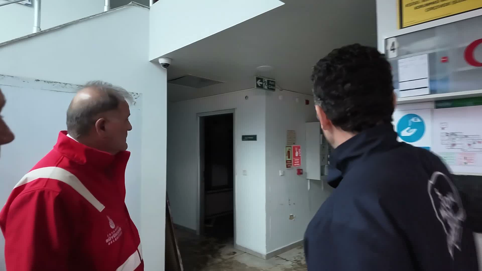 İBB Başkanvekili Nuri Aslan selden etkilenen bölgeleri ziyaret etti... Aslan: Hiçbir yurttaşımızın mağdur olmaması için bütün kaynaklarımızı seferber edeceğiz