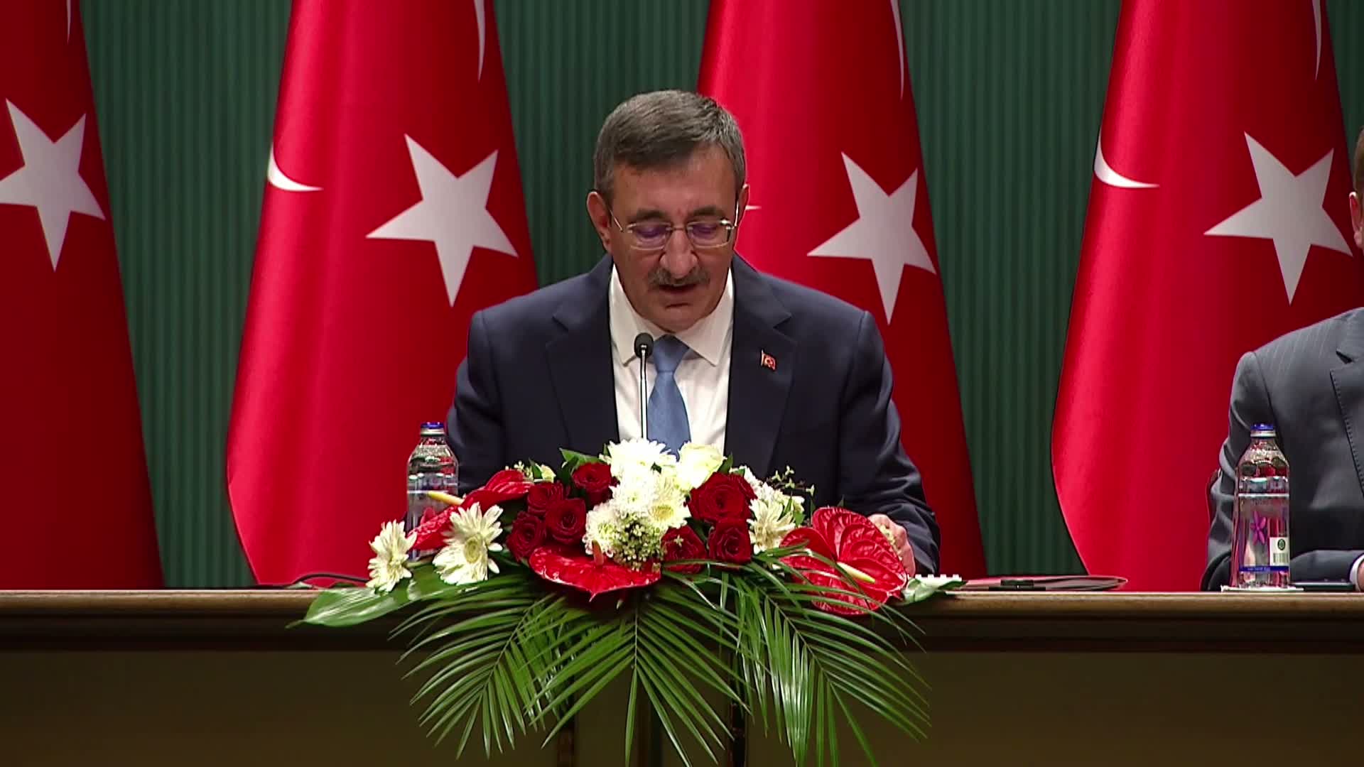 Yıl sonu enflasyon tahmini yüzde 28,4'e yükseldi