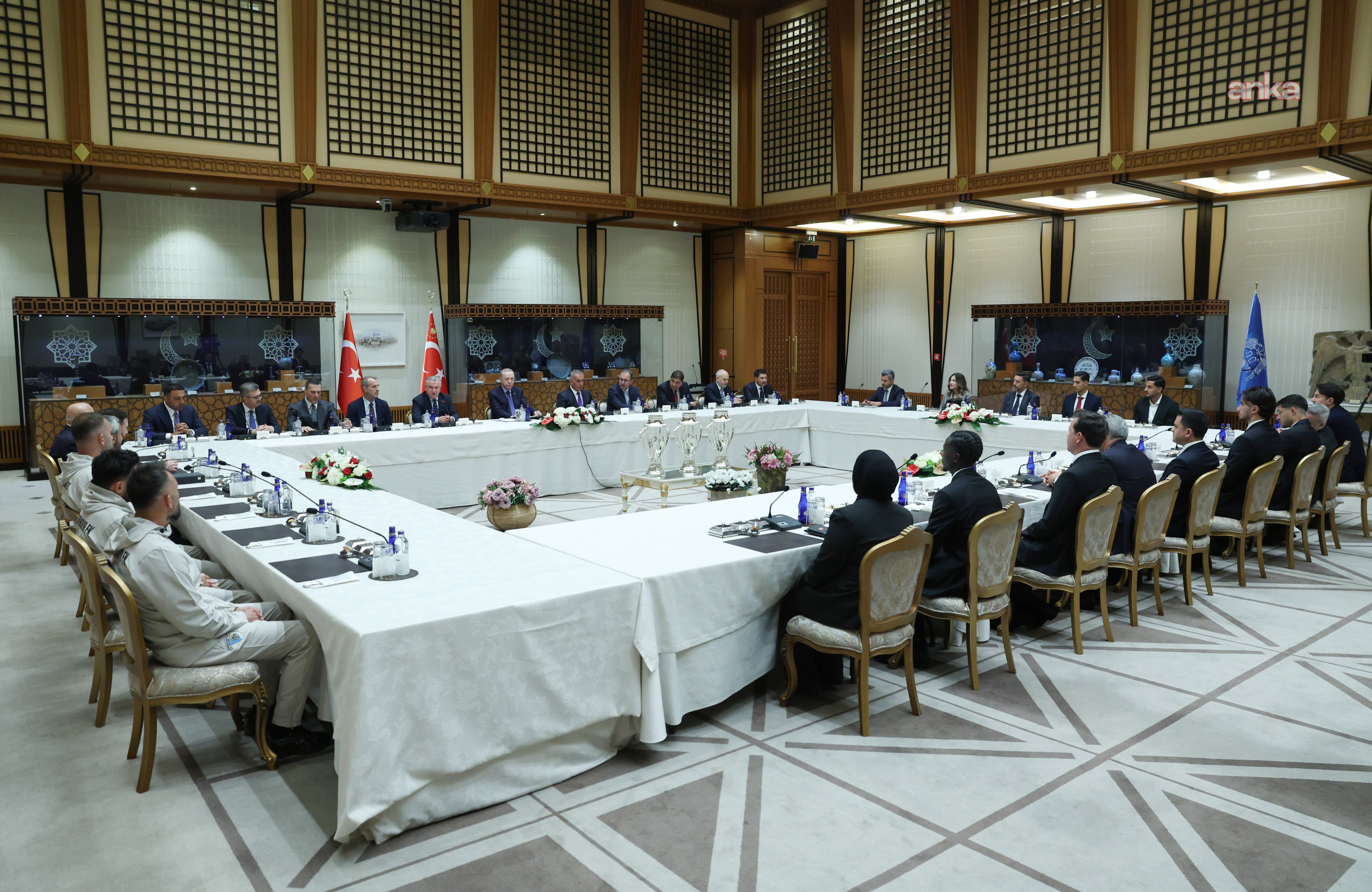 Erdoğan, Süper Lig'e yükselen futbol takımları ile bir araya geldi