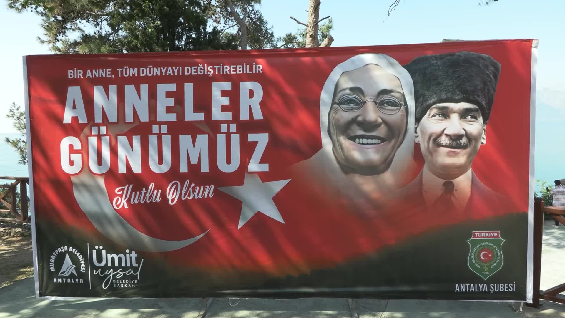 Muratpaşa Belediye Başkanı Uysal, Anneler Günü'nde şehit ve gazi anneleri ile buluştu