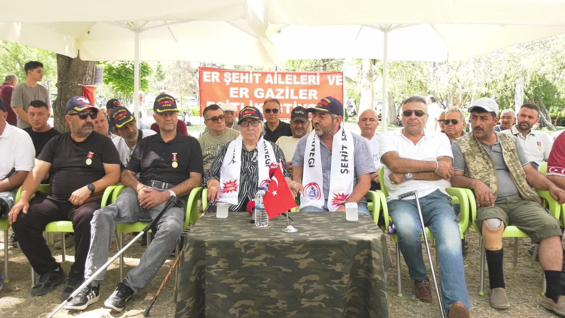 Er şehit aileleri ve gazilerin Güvenpark'taki eylemi sürüyor... Pakize Akbaba: "Dilencilik yapmıyoruz. Hakkımızı alacağız"