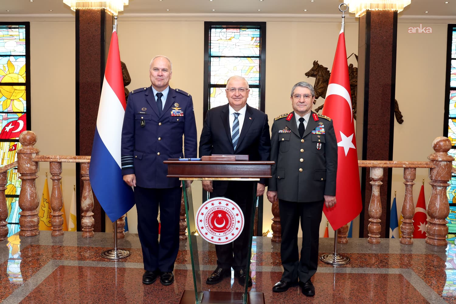 Bakan Güler, Hollanda Genelkurmay Başkanı Orgeneral Eichelsheim'i kabul etti
