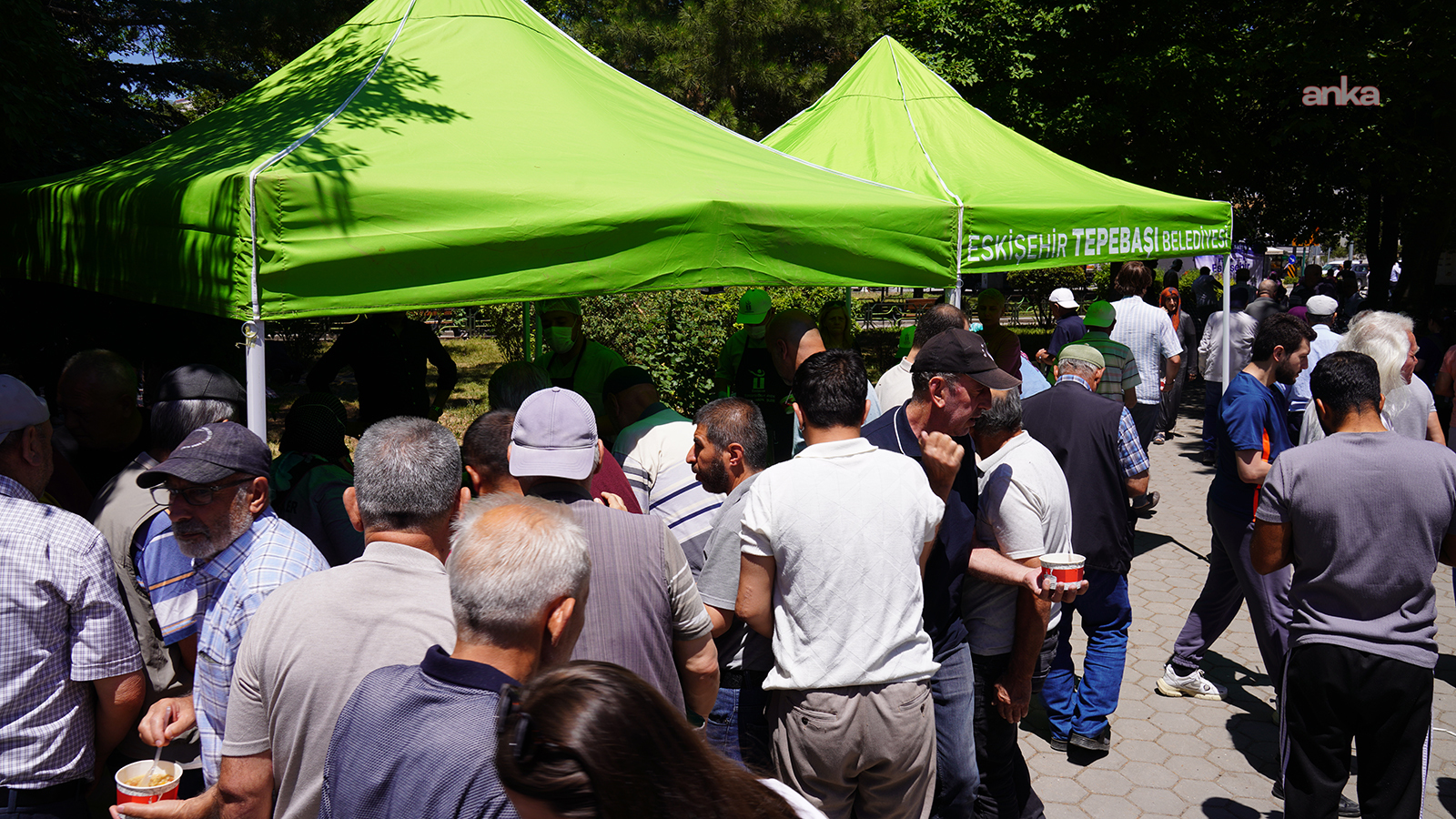 Tepebaşı Belediyesi'nden cuma namazı sonrası aşure ikramı
