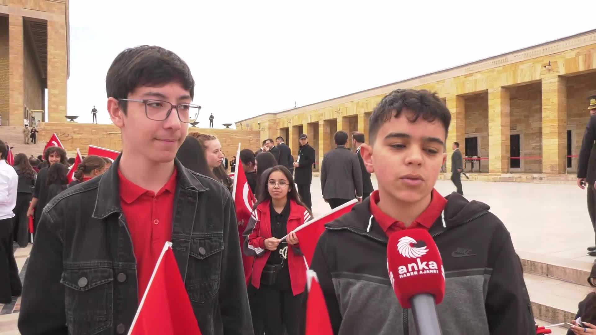 Anıtkabir'de 19 Mayıs coşkusu... Gençler: "Atatürk'e minnettarız ve çok şey borçluyuz"