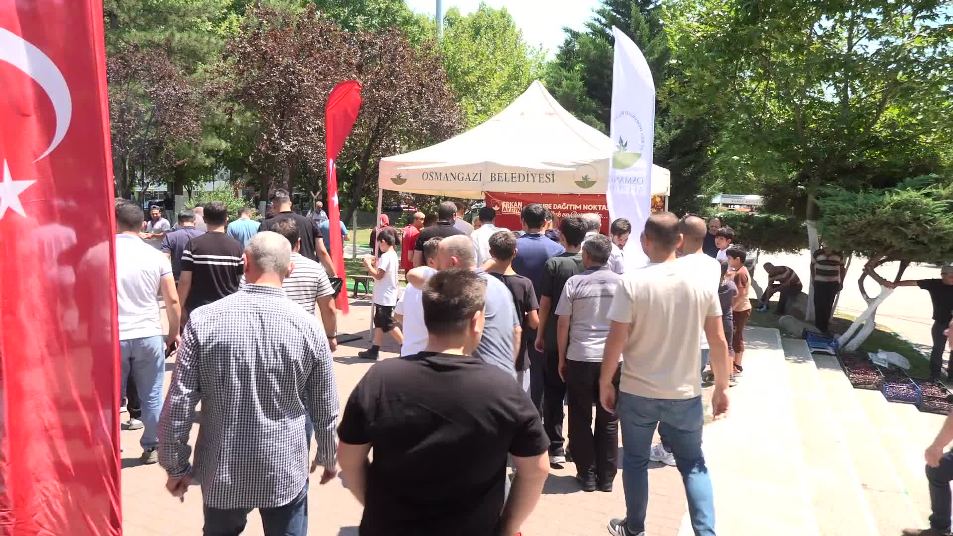 Osmangazi Belediyesi'nden aşure ikramı