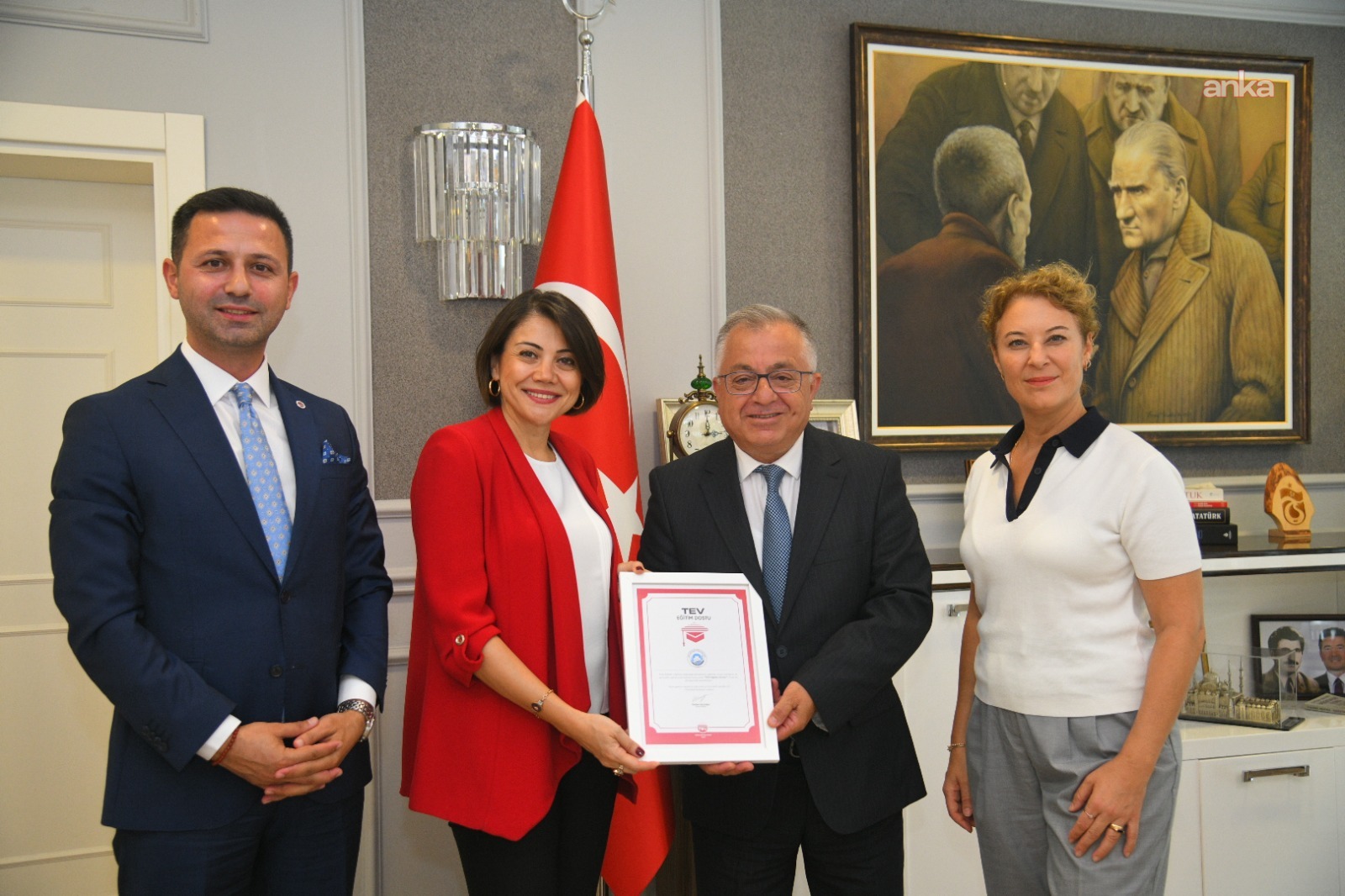 Türk Eğitim Vakfı'ndan Ortahisar Belediyesi'ne "Eğitim Dostu" sertifikası