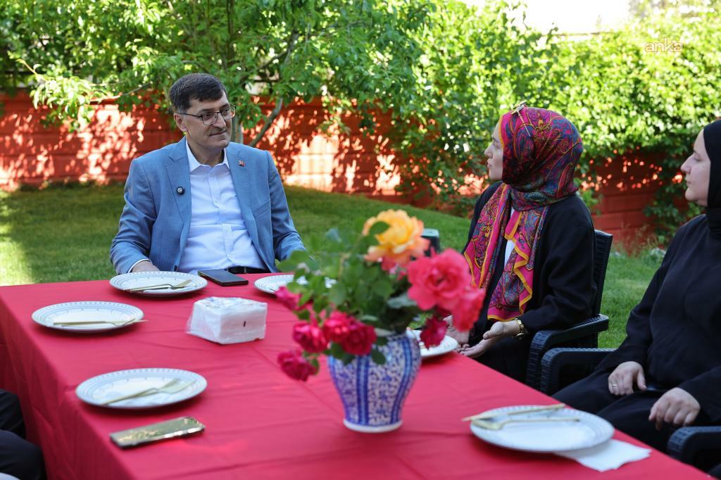 Kütahya Belediye Başkanı Kahveci'den özel eğitim ve rehabilitasyon merkezine ziyaret