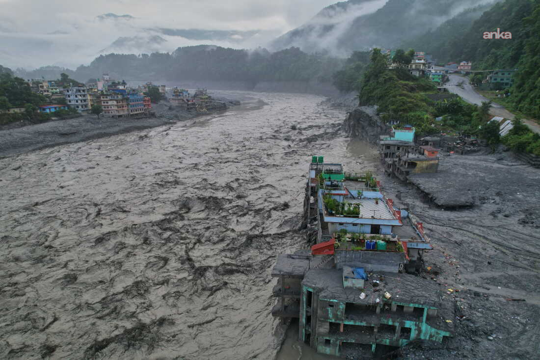 Nepal'de sel felaketinin ardından kurtarma çalışmaları sürüyor: 939 kişi hayatını kaybetti
