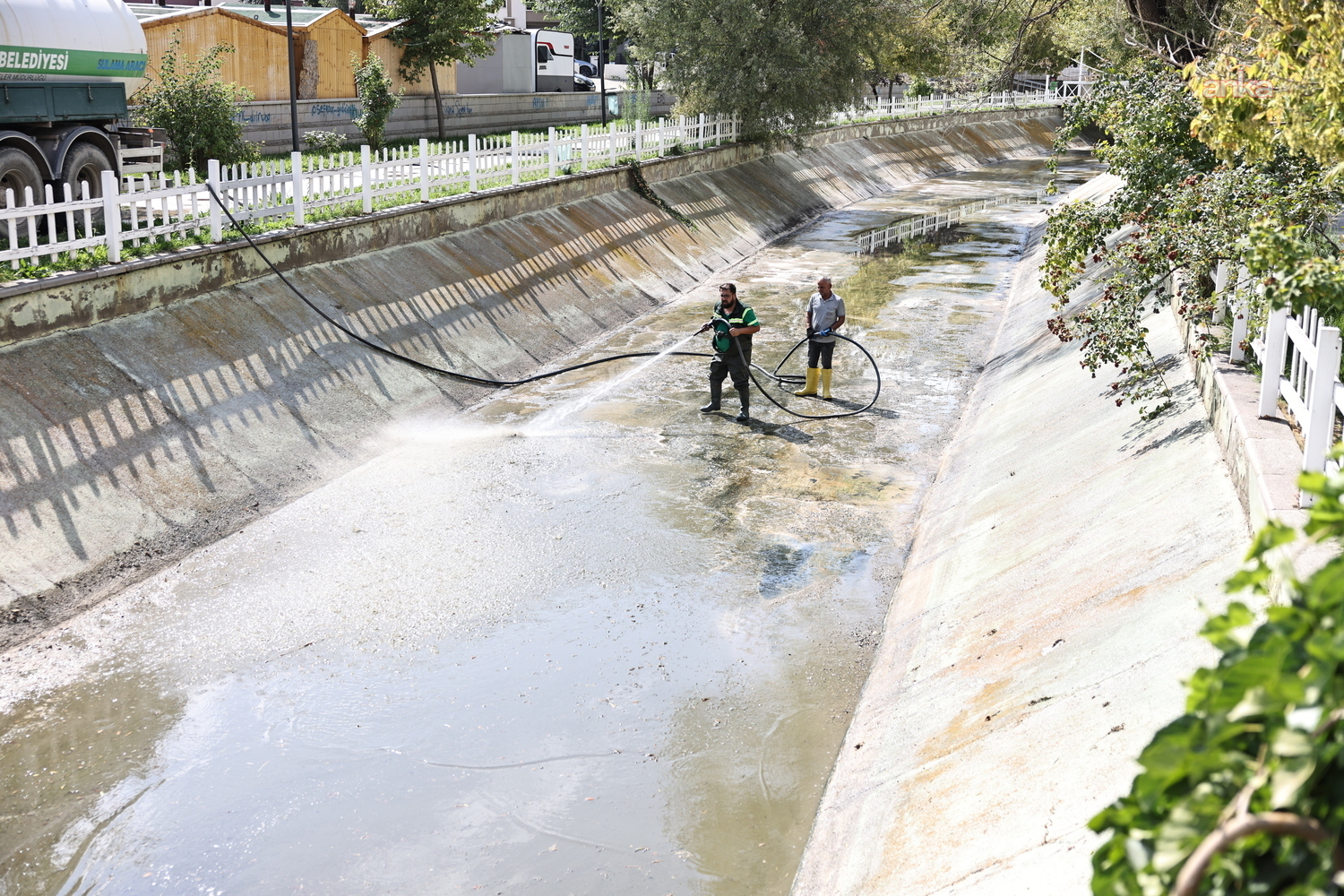 Gölbaşı Belediyesi, Osmanlı ve Selçuklu Parkı’ndaki kanal ve köprüleri yeniledi