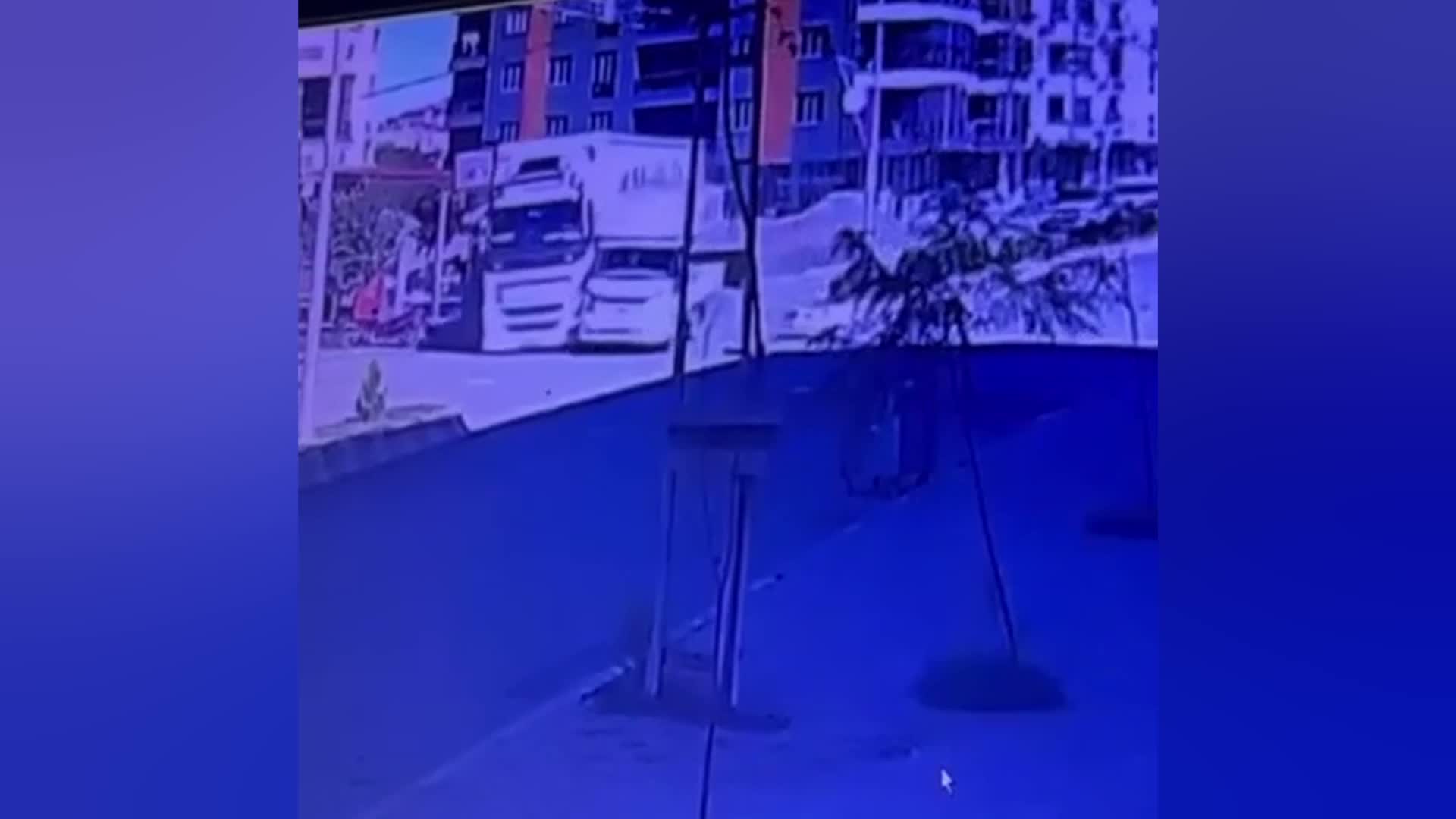 Iğdır’da TIR şoförü, trafik tartışması nedeniyle kamyoneti yol dışına sürükledi