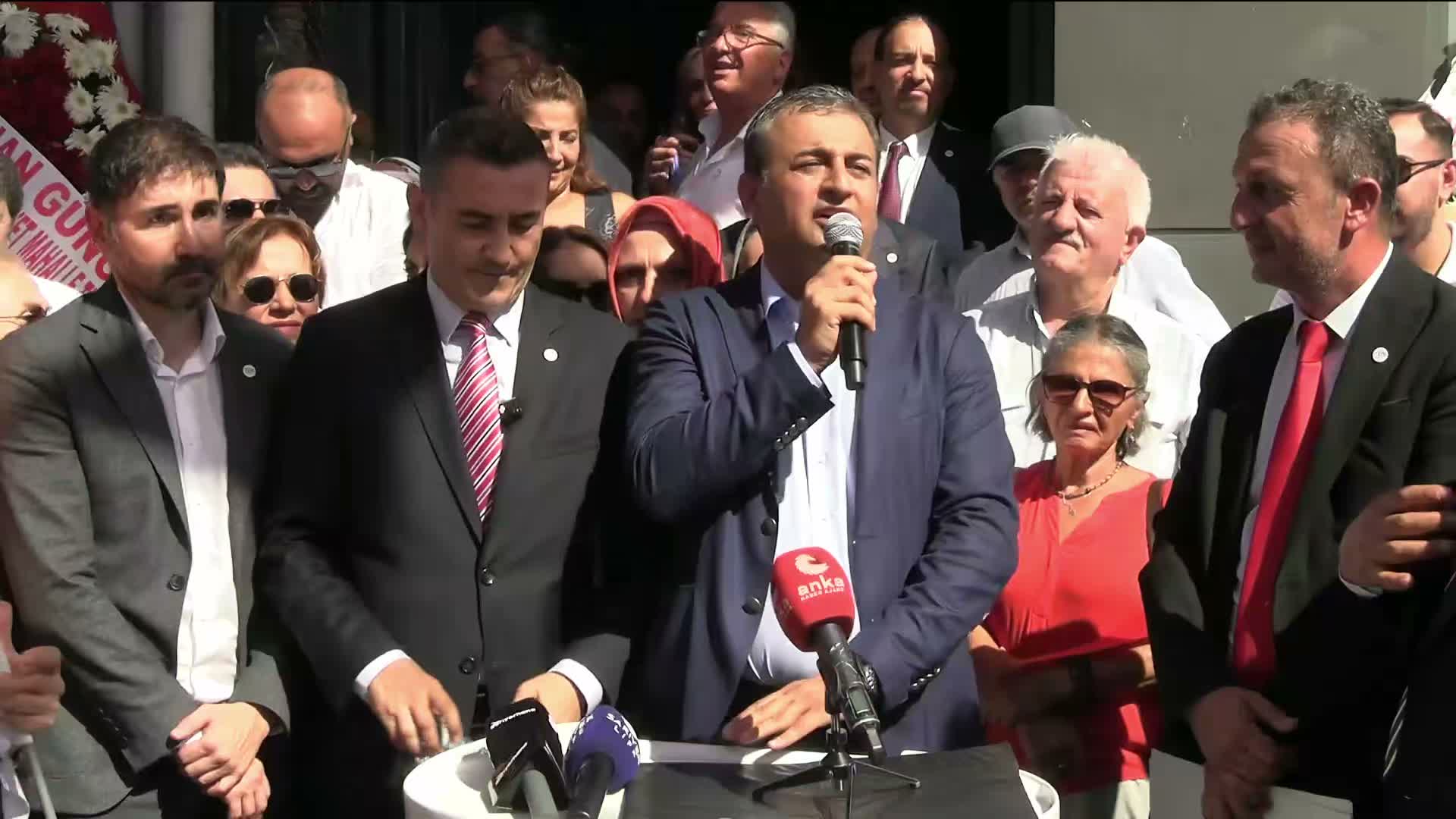 YENİ Parti Sarıyer İlçe Başkanlığı açılışı... Gökan Zeybek: "Utanmadan yapmadıkları köprüleri, otoyolları özelleştirme kapsamına aldılar"