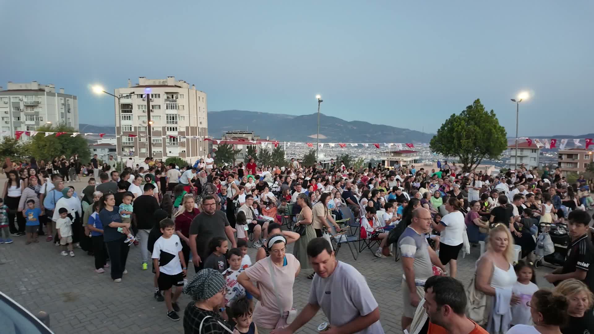Bornova'da "Açık Hava Sineması Yaz Animasyon Film Günleri" başladı
