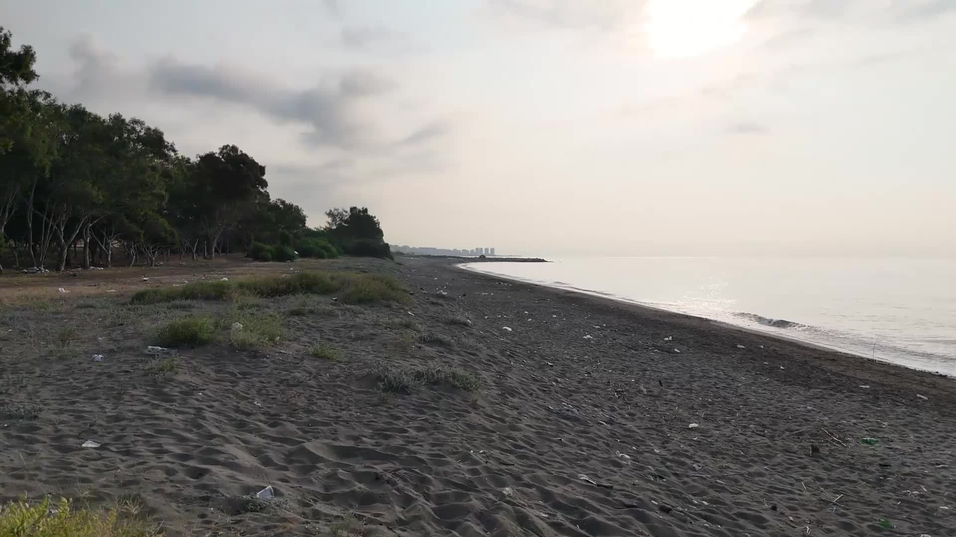 Mersin Büyükşehir Belediyesi’nden sahillerde çevre temizliği