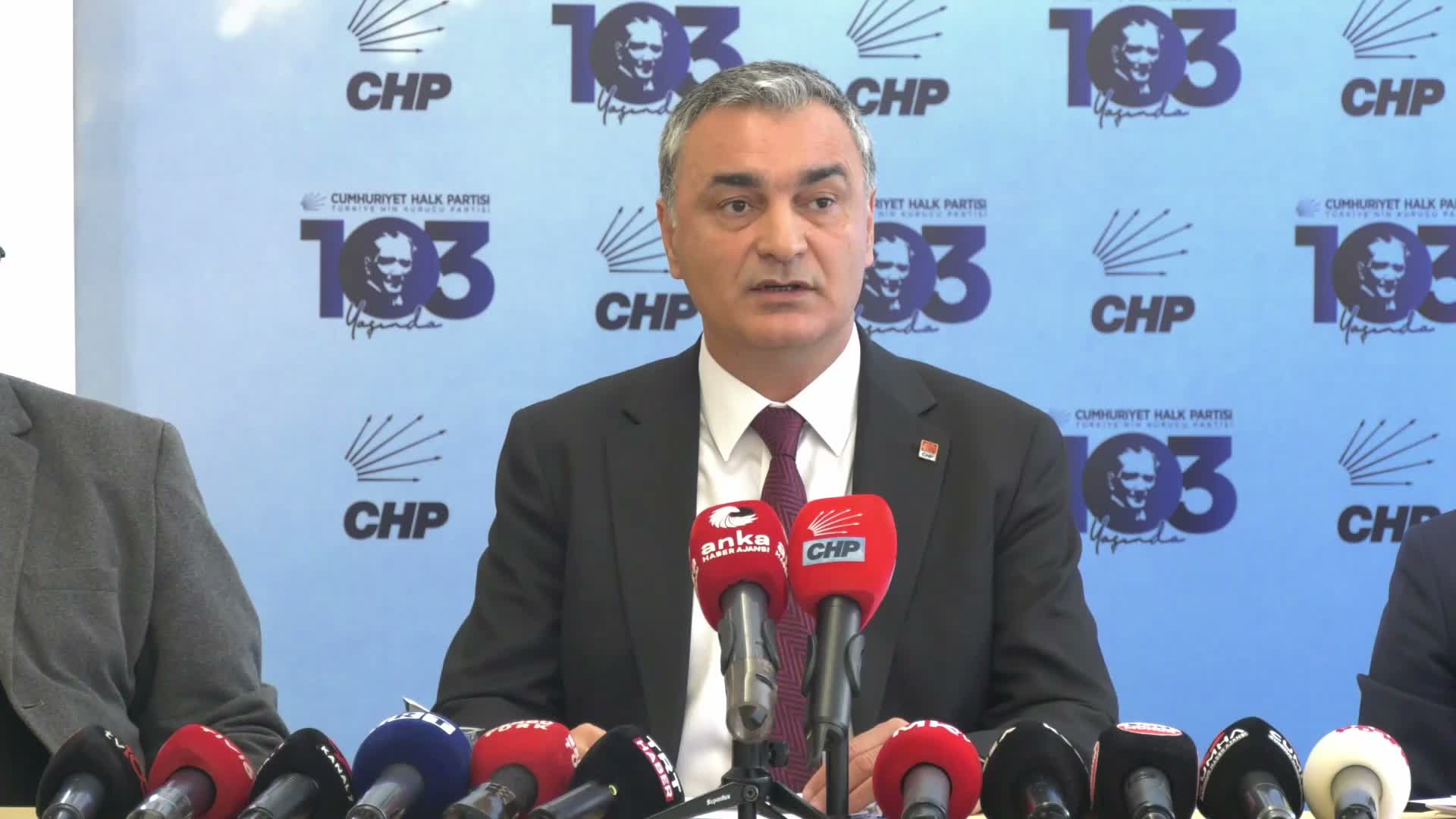 CHP’den seçilmiş arkadaşlar AKP’ye gidiyorsa, bir öz eleştiri yapılması gerekir