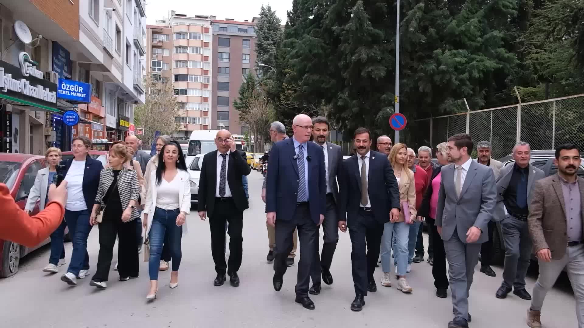 CHP'li Ertuğrul'a dert yanan esnaf: Bir karpuzu 5 kişiye veriyoruz