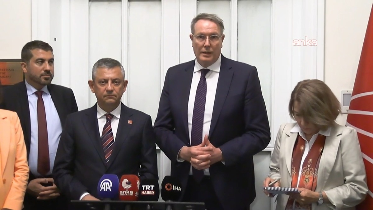Özgür Özel, dayanışma ziyaretinde bulunan SDP heyetini kabul etti