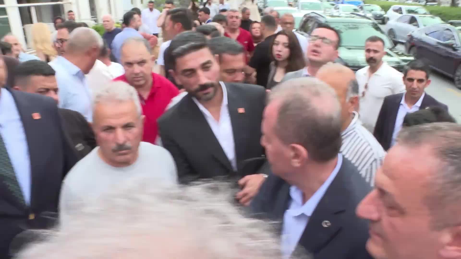 CHP Mersin İl Başkanlığı'nda bayramlaşma... Vahap Seçer: "Partinin seçilmiş Genel Başkanı Özgür Özel'dir"