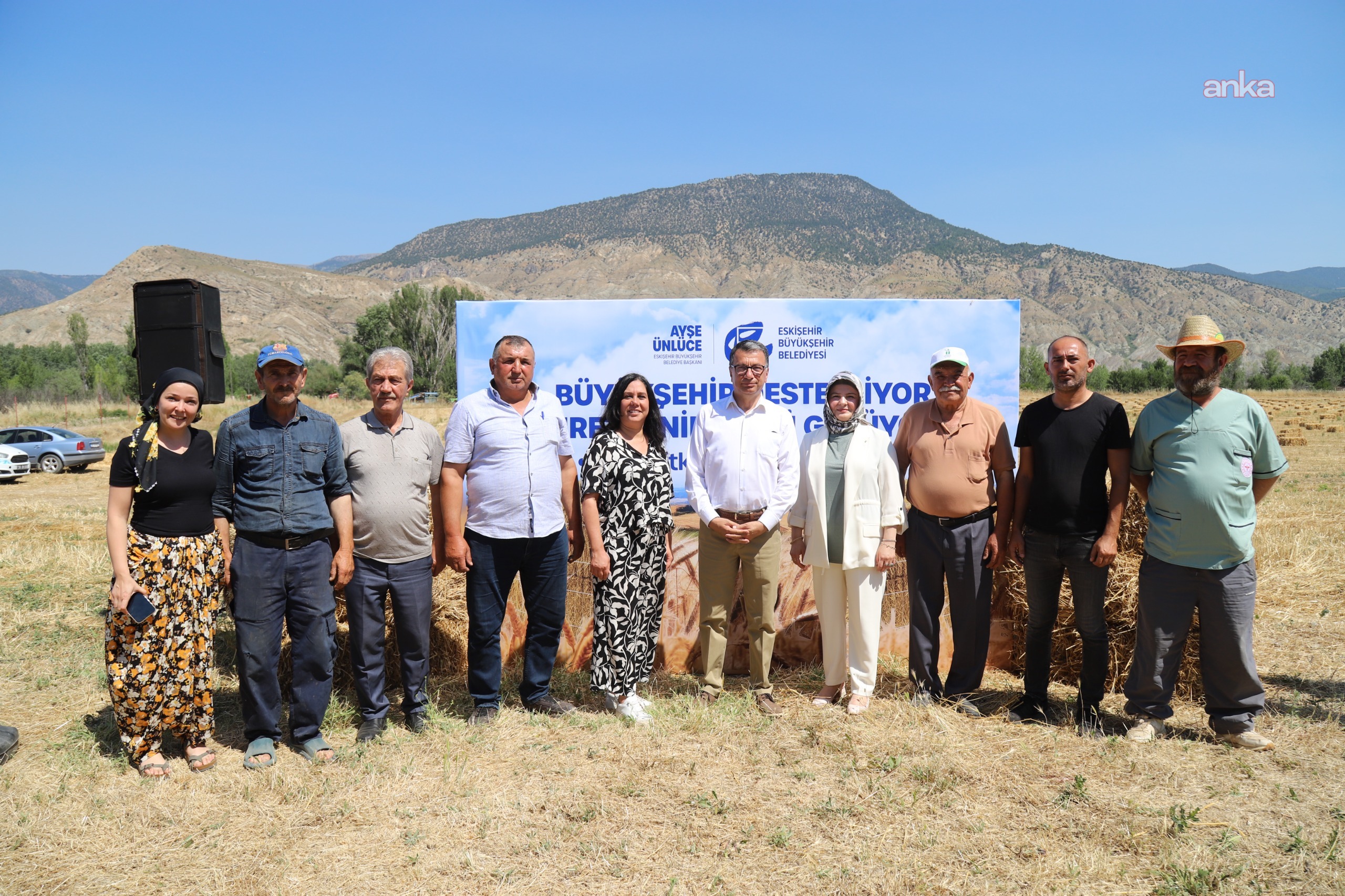 Eskişehir Büyükşehir Belediyesi’nden üreticiye yem bitkisi balyası desteği