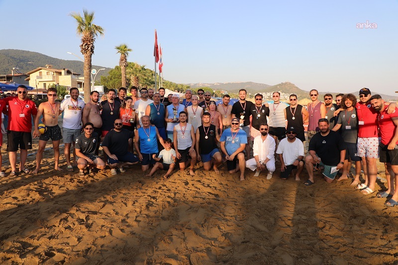 Plaj Voleybolu Turnuvası Özdere sahilinde gerçekleştirildi